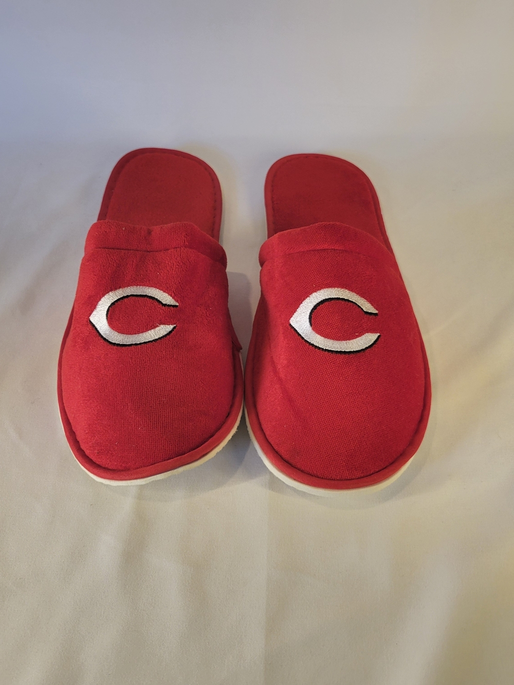 Cincinnati Reds MLB Forever Collectibles Slippers Red House Shoes Men's Size M